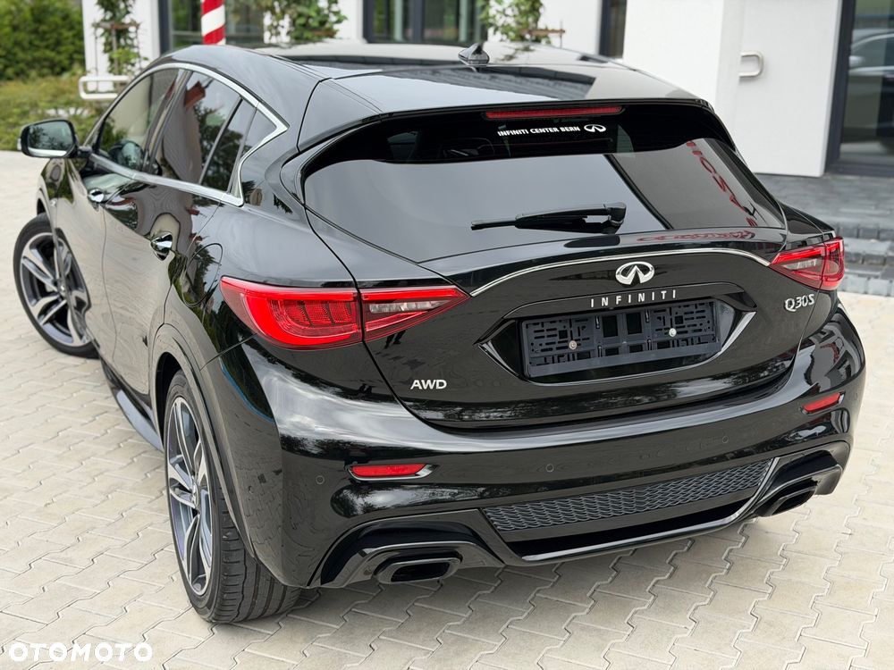 Infiniti Q30 2.0t DCT AWD Sport City Black - 16