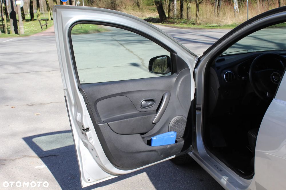 Dacia Logan 1.2 16V Ambiance - 11