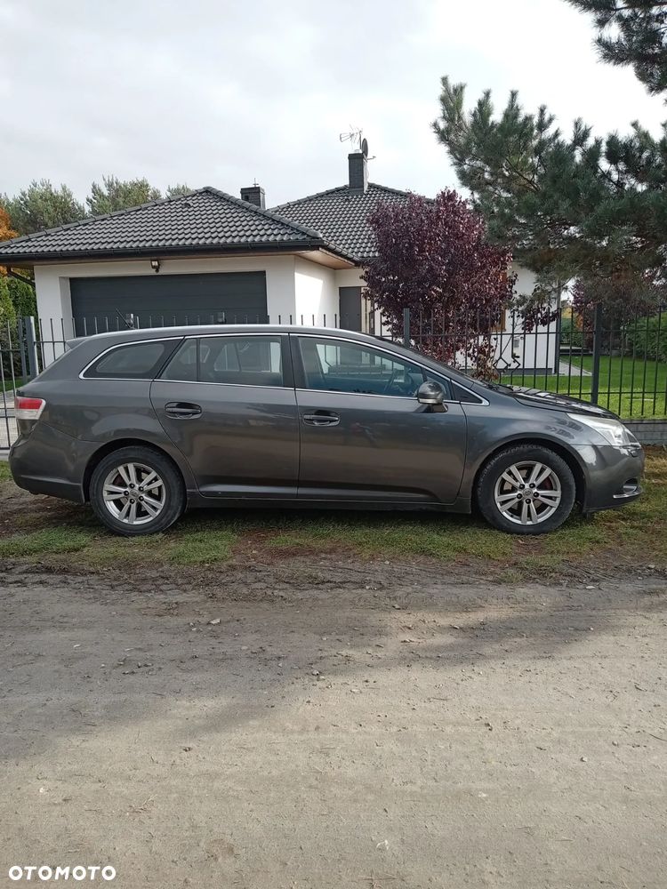 Toyota Avensis 2.0 D-4D Luna - 2