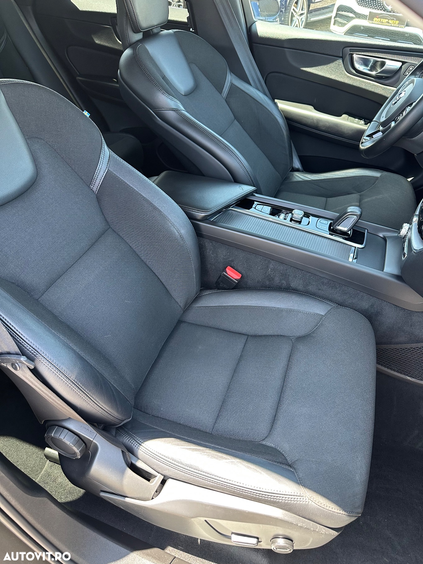 Volvo XC 60 B4 MHEV AT8 AWD Momentum - 20