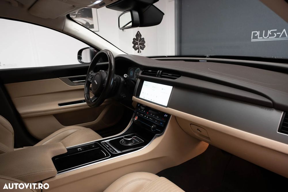 Jaguar XF 20d AWD Prestige - 24