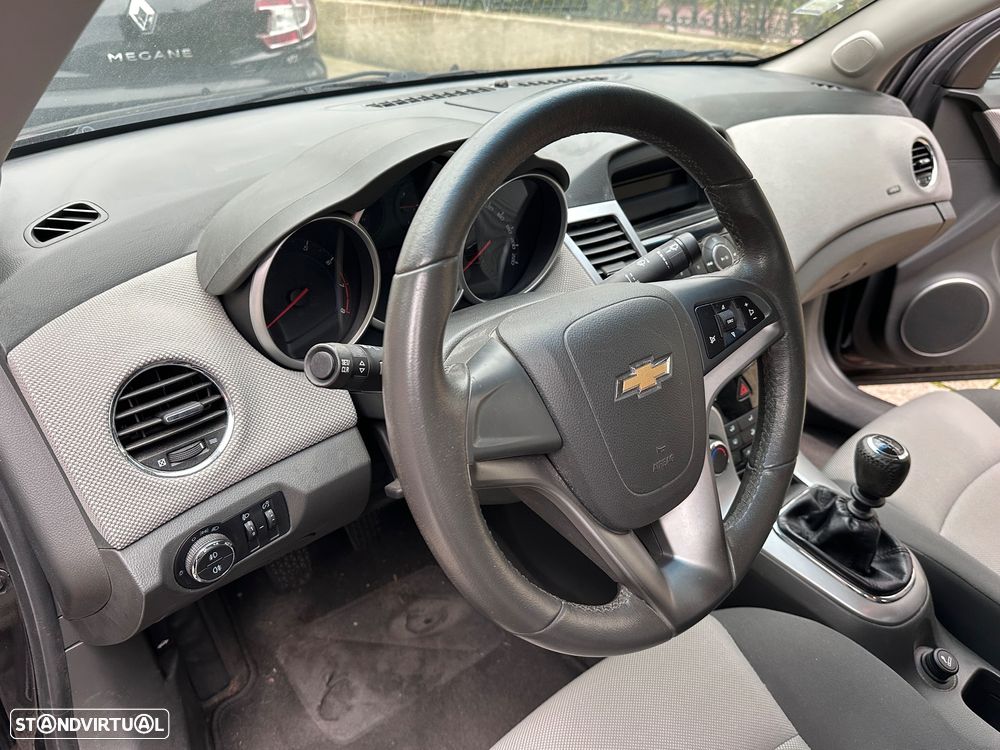 Chevrolet Cruze 1.6 LS - 6
