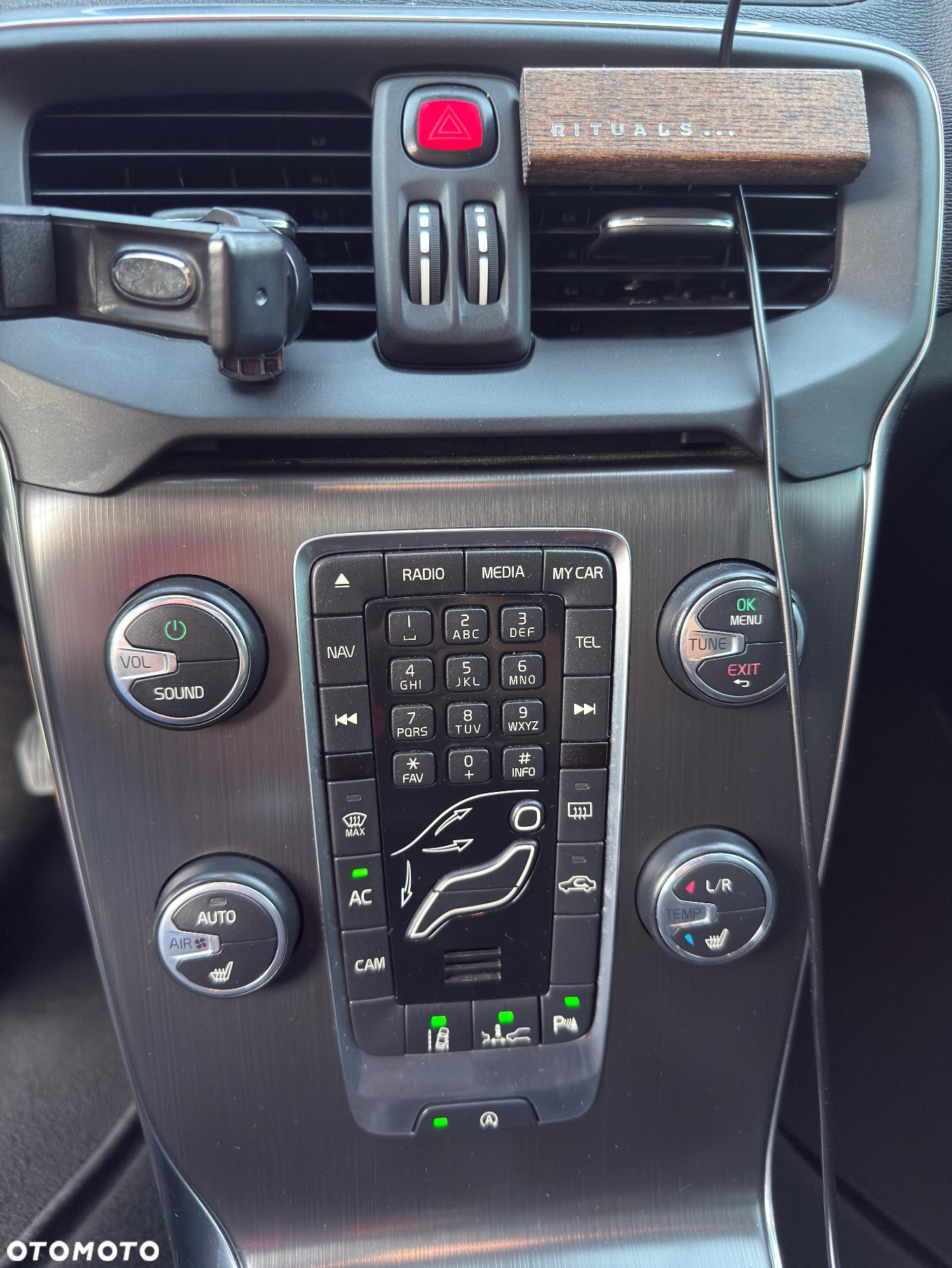 Volvo V40 T3 R-Design - 11