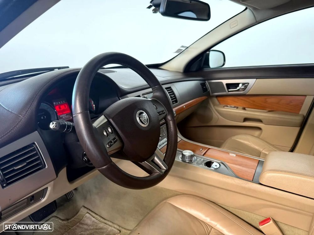 Jaguar XF 3.0 D V6 Premium Luxury - 27