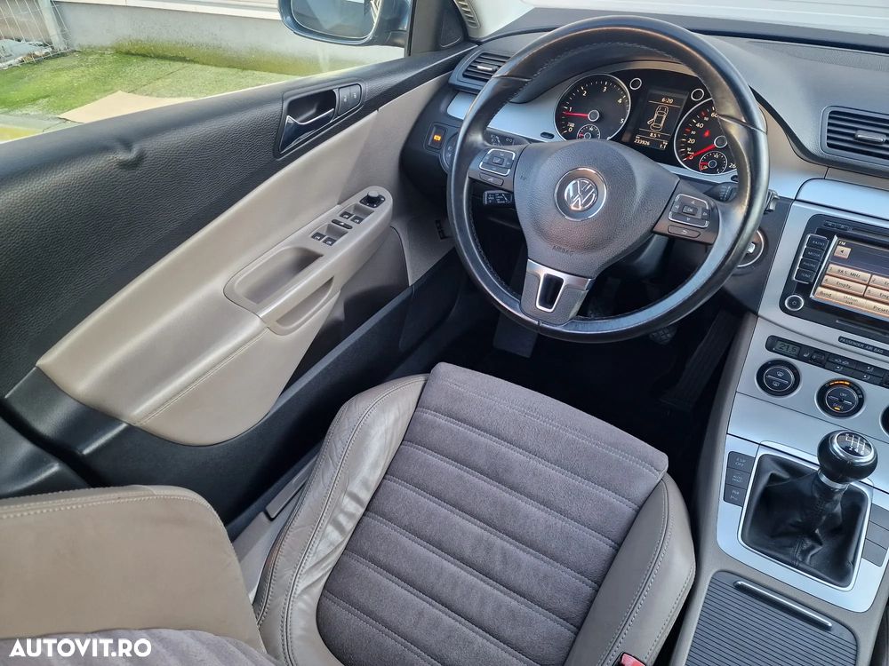 Volkswagen Passat 2.0 TDI DPF Highline - 13