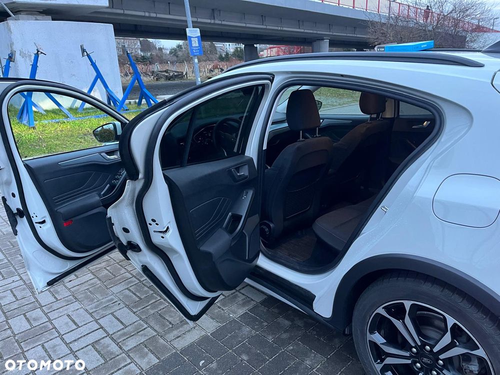 Ford Focus 1.0 EcoBoost Active - 11