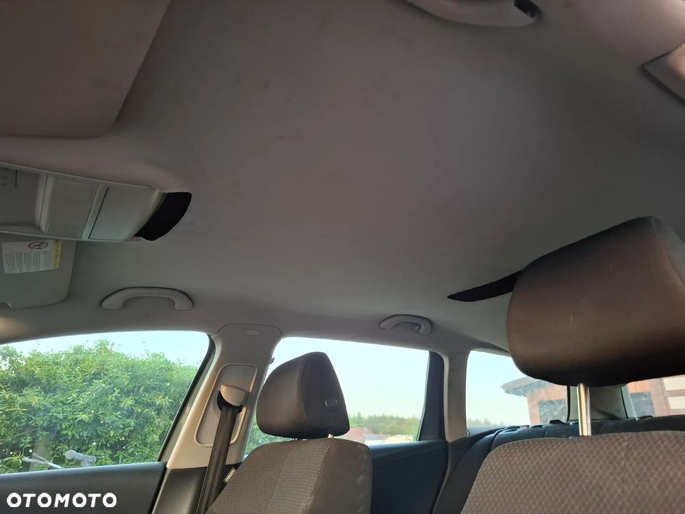 Volkswagen Passat 1.9 TDI DPF BlueMotion - 11
