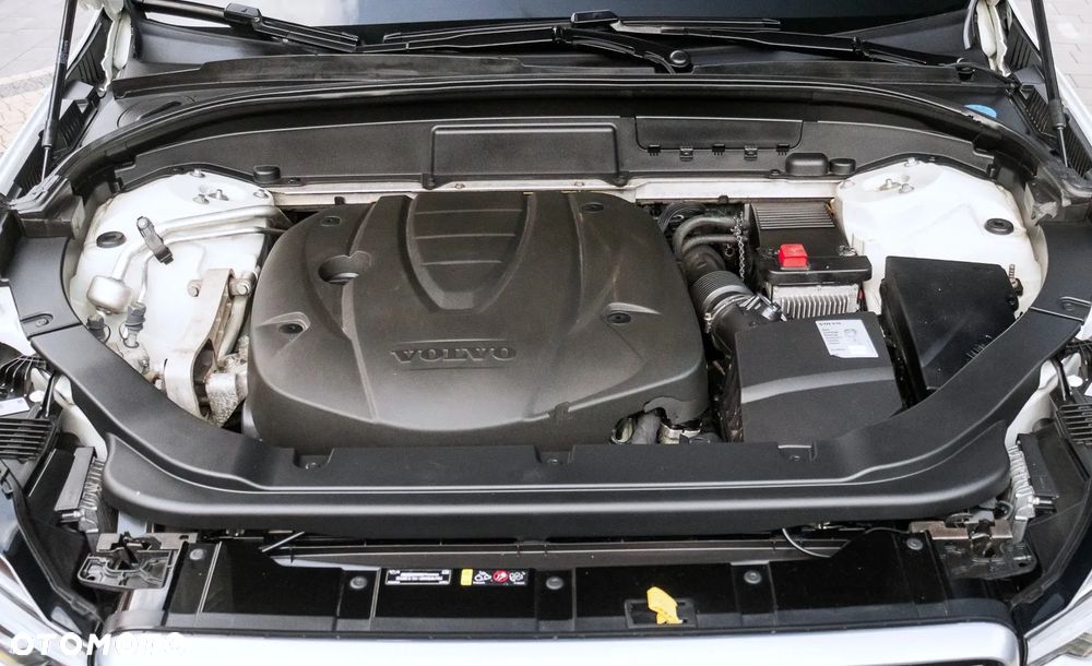 Volvo XC 60 D4 AWD Geartronic RDesign - 30