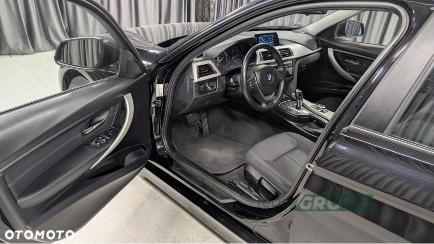 BMW Seria 3 318i - 18