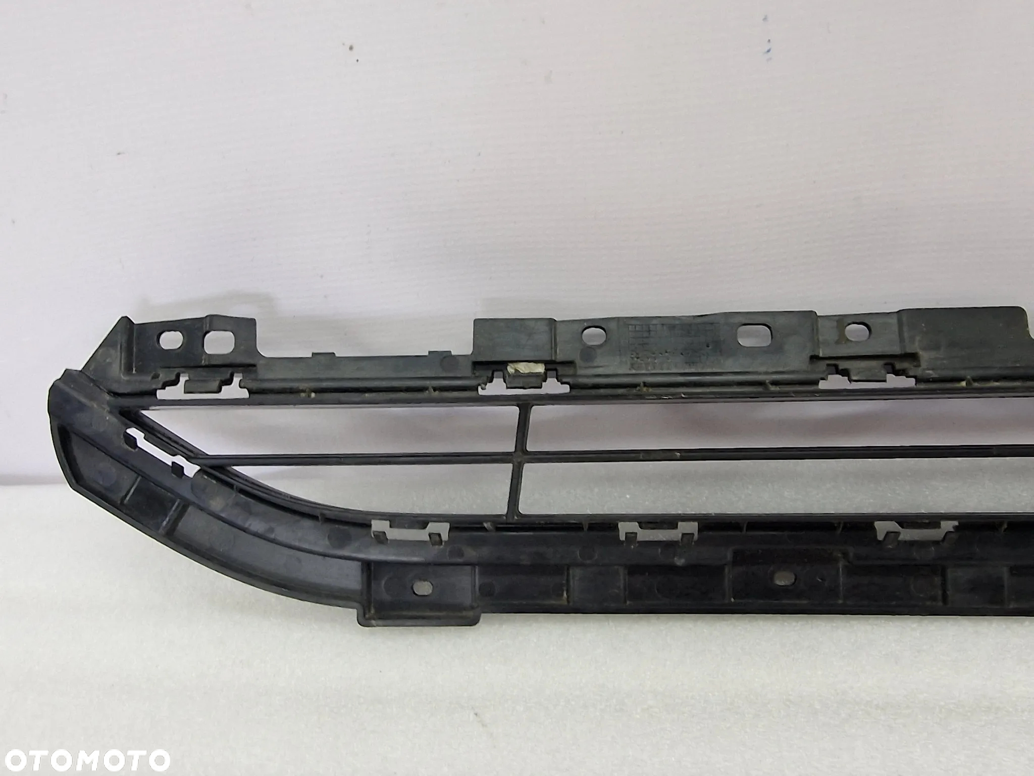 AUDI Q3 LIFT 8U0 S-LINE 14- DOLNA KRATKA ŚRODKOWA ZDERZAKA PRZEDNIEGO PRZÓD , NR 8U0807683C , NR AUKCJI KR30 - 8