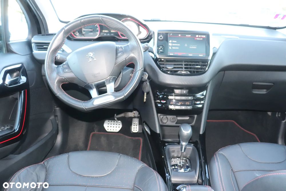 Peugeot 2008 PureTech 130 EAT8 GT Exclusive - 32