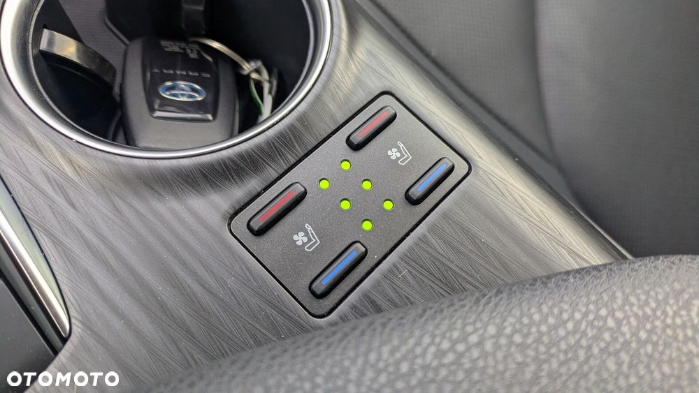 Toyota Camry 2.5 Hybrid Executive CVT - 17