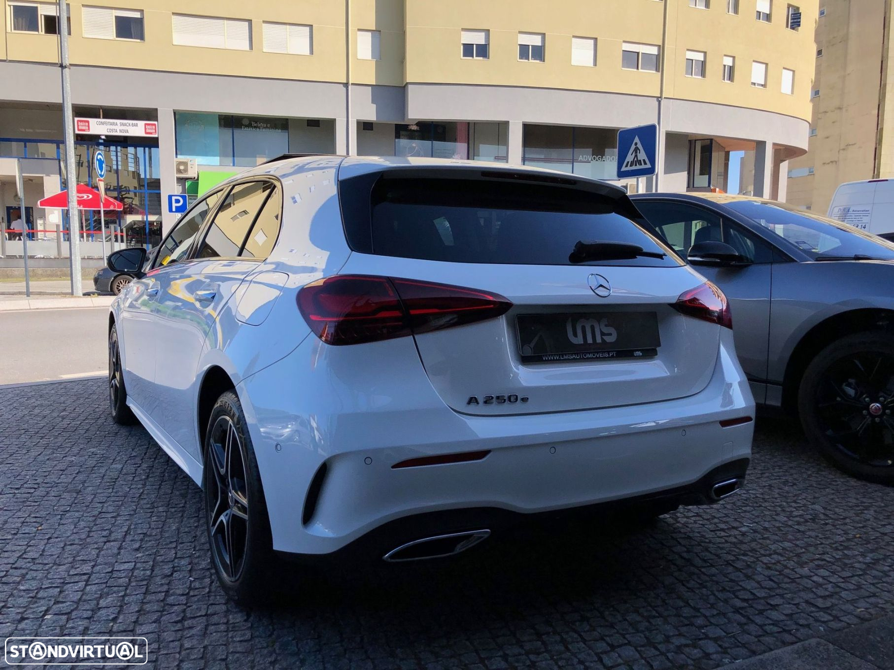 Mercedes-Benz A 250 e AMG Line - 4