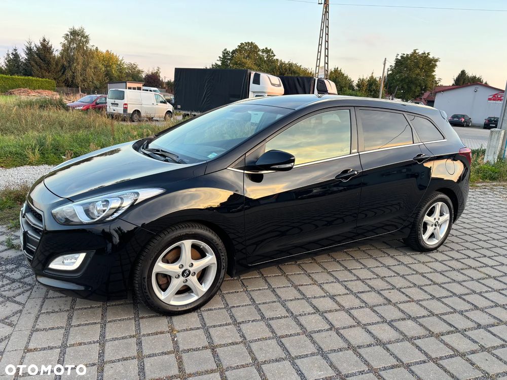 Hyundai i30 blue 1.6 CRDi Passion - 13