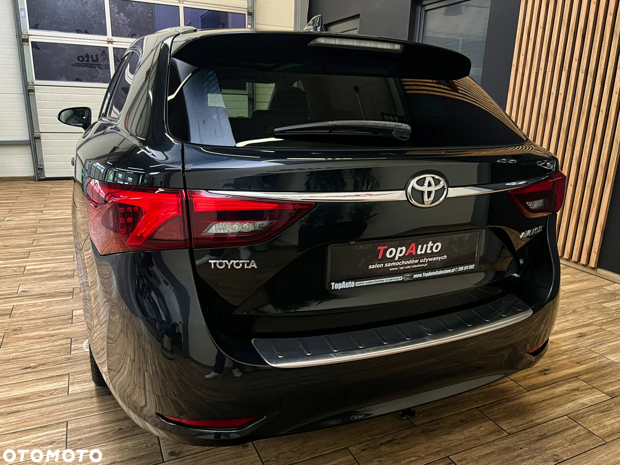 Toyota Avensis 1.8 Premium - 12