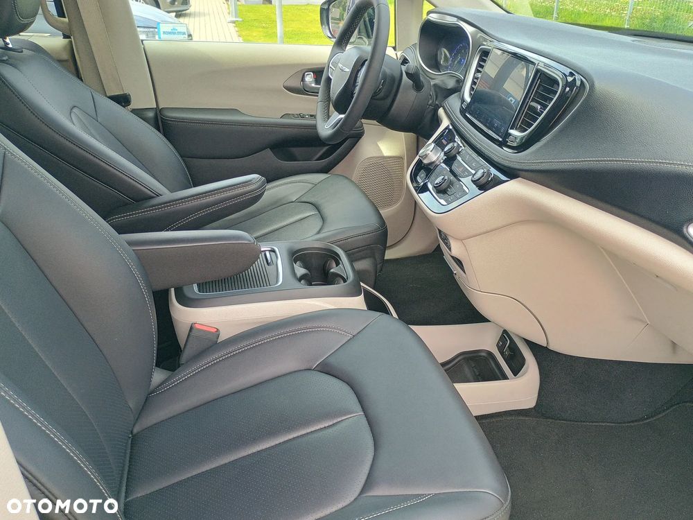 Chrysler Pacifica - 11