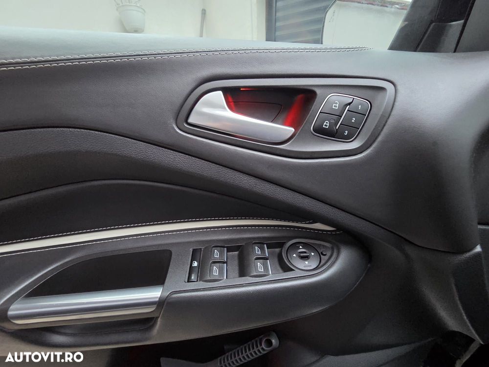 Ford Kuga 2.0 TDCi 4x4 Aut. Vignale - 23