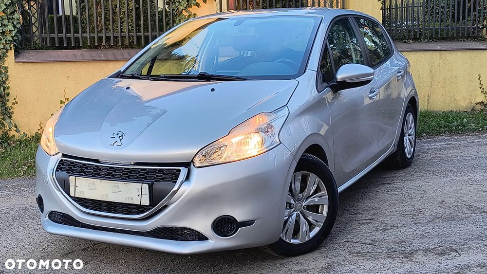 Peugeot 208 - 1