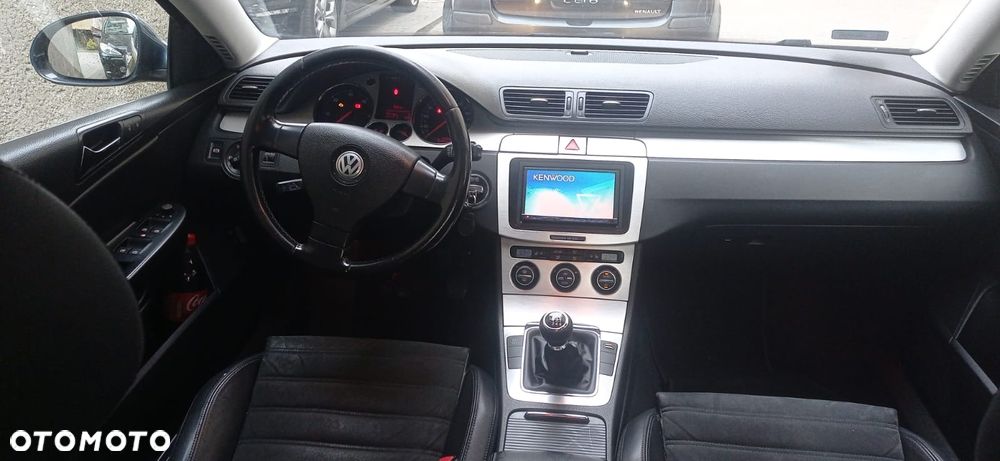 Volkswagen Passat 2.0 TDI DPF Highline - 17