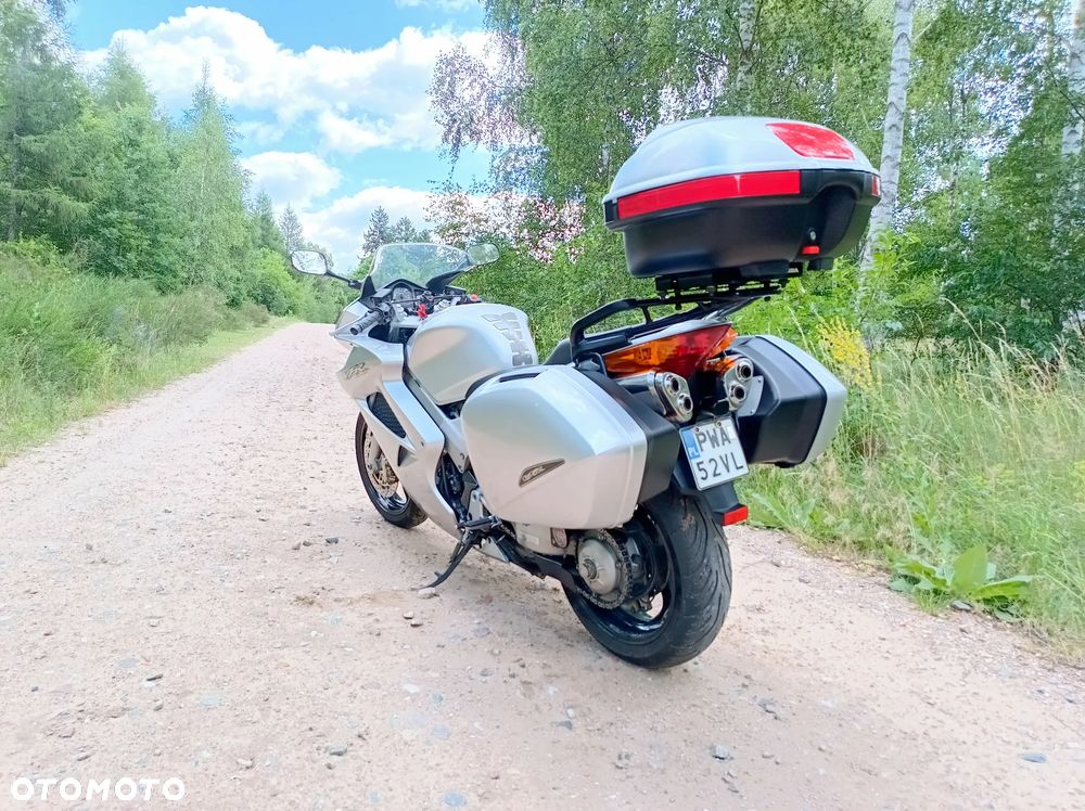 Honda VFR - 4