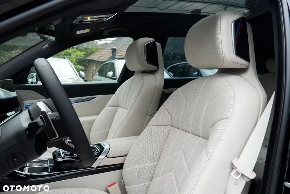 BMW Seria 7 - 16