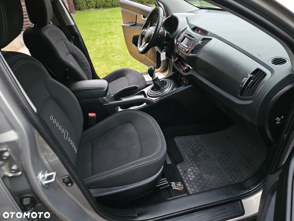 Kia Sportage 1.7 CRDI 2WD Dream-Team Edition - 27