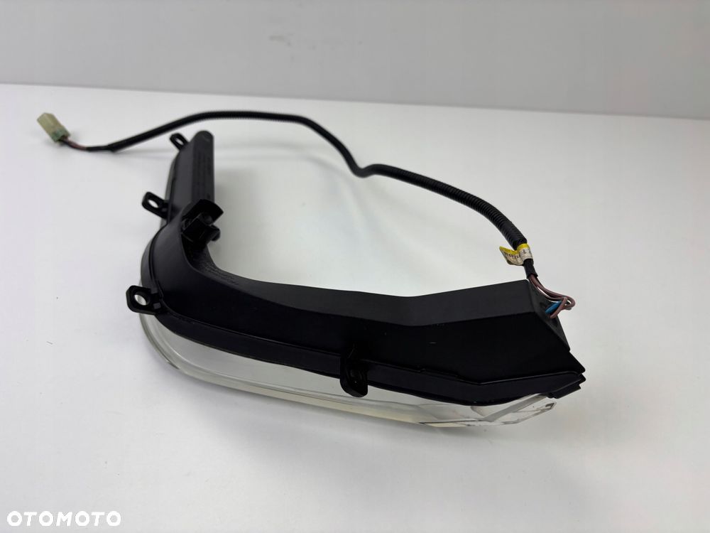 Przednia prawa lampa postojowa LED TGB Blade 550 600 Oryginał - 16