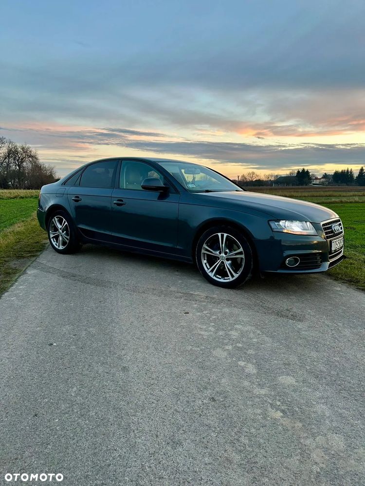 Audi A4 Limousine - 8