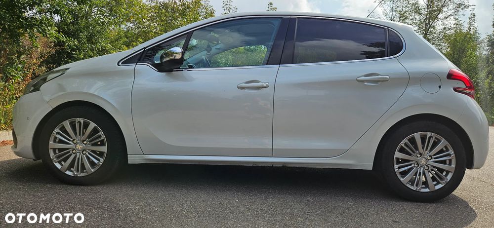 Peugeot 208 1.2 PureTech Allure S&S EAT6 - 4