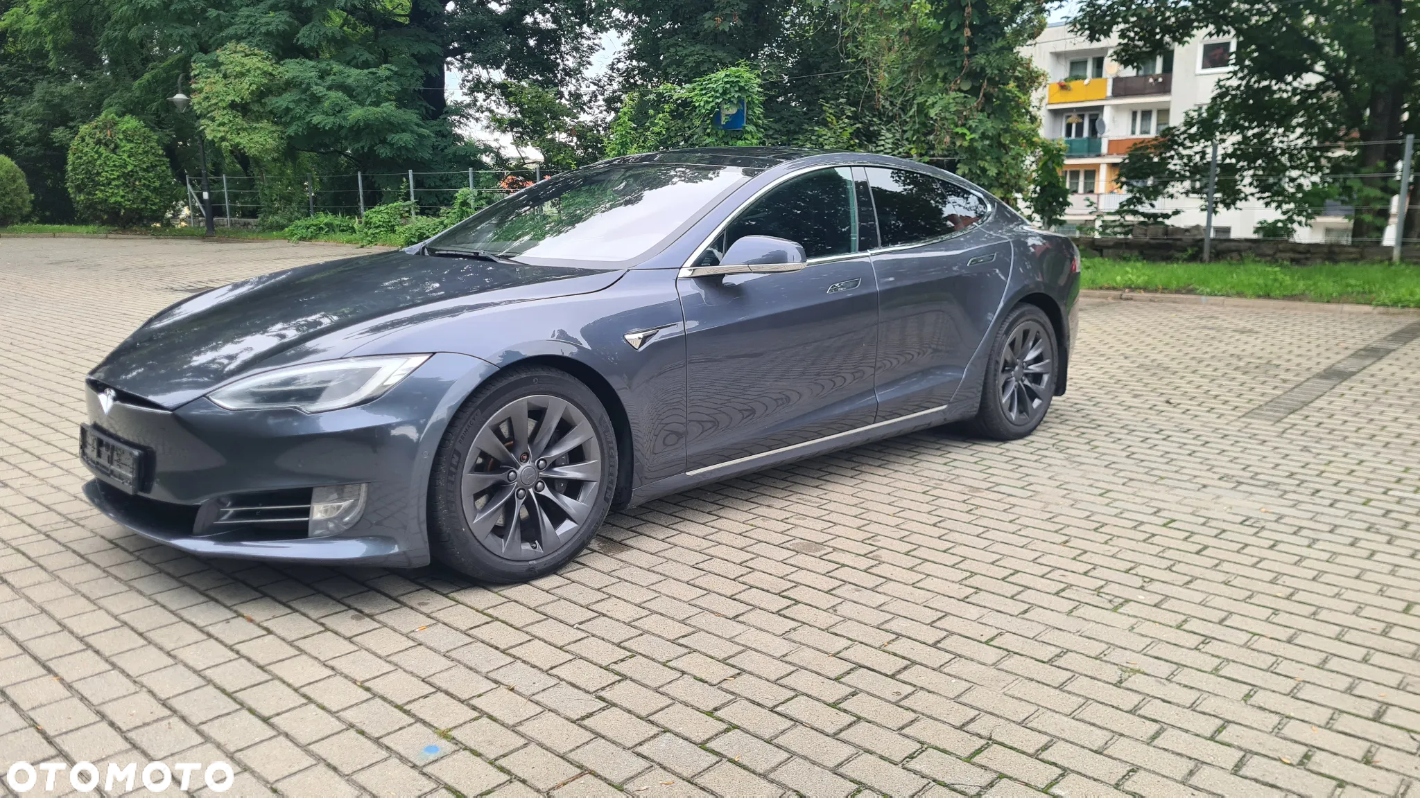 Tesla Model S - 14