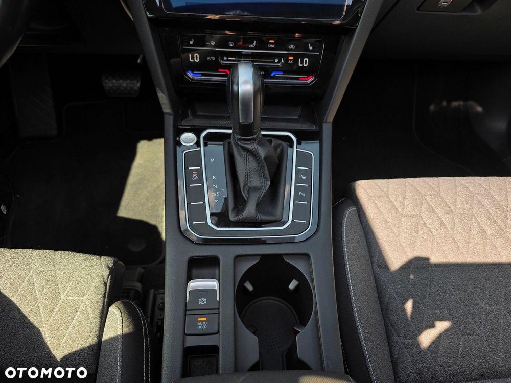 Volkswagen Passat - 26