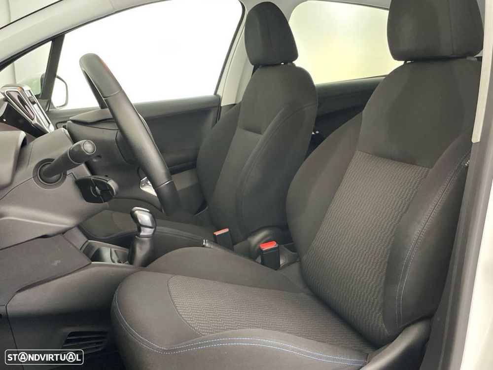 Peugeot 208 1.2 PureTech Allure - 17