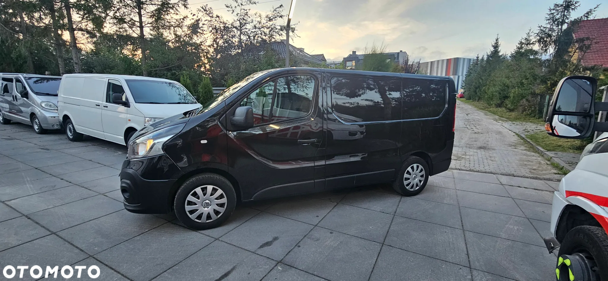 Renault TRAFIC L1H1 CZARNY KLIMATYZACJA - 3