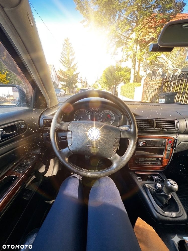 Volkswagen Passat 1.9 TDI Highline - 1