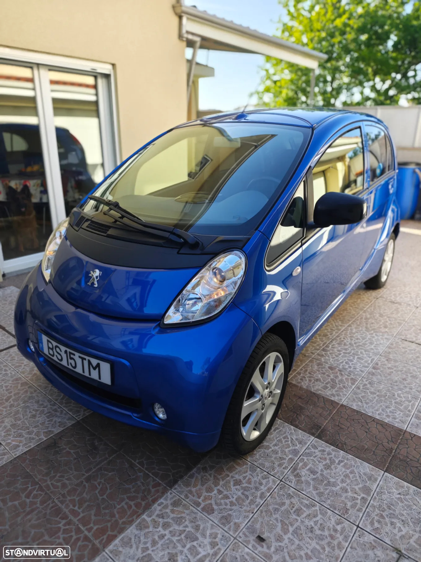 Peugeot iOn - 3