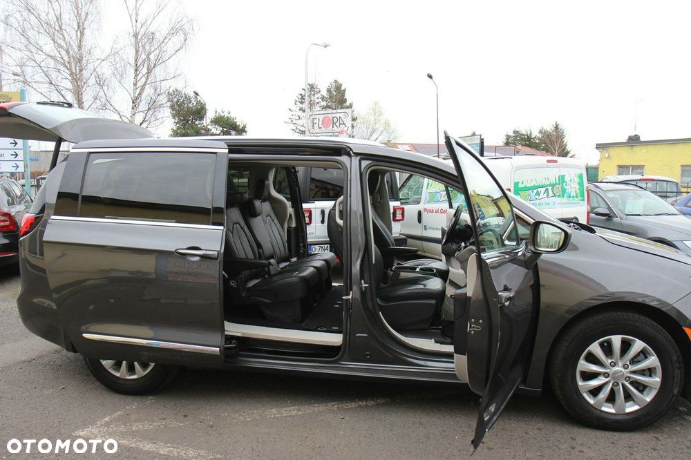 Chrysler Pacifica - 41