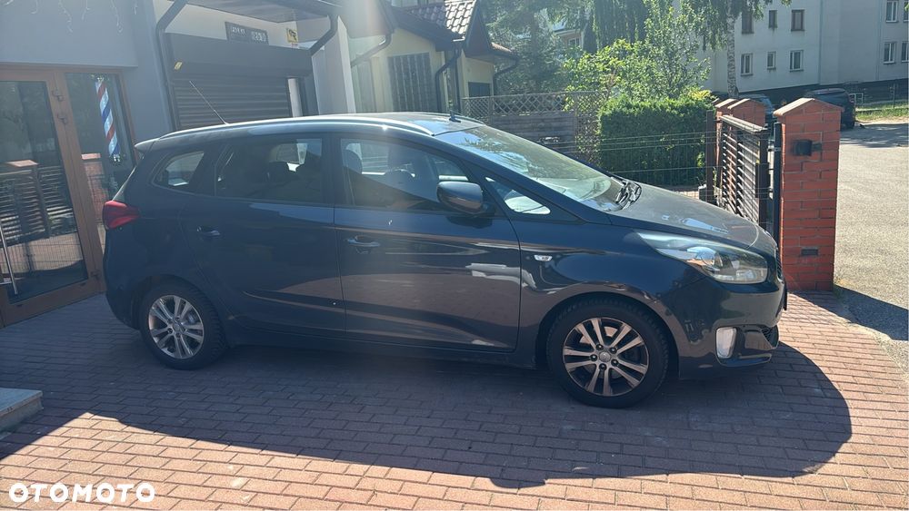 Kia Carens - 2