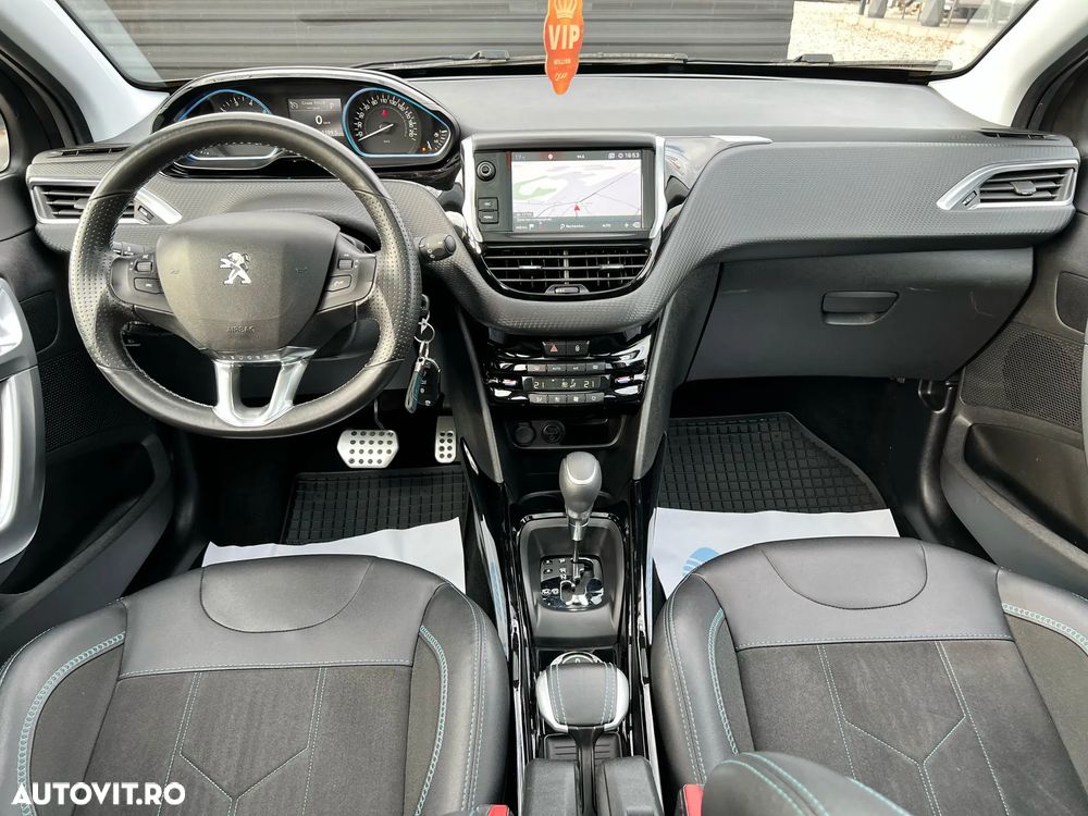 Peugeot 2008 1.2 L PureTech STT EAT8 Allure - 6