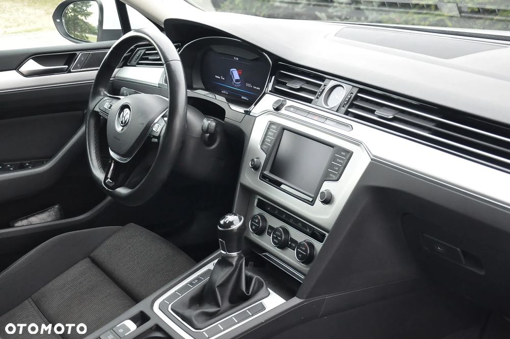 Volkswagen Passat - 30