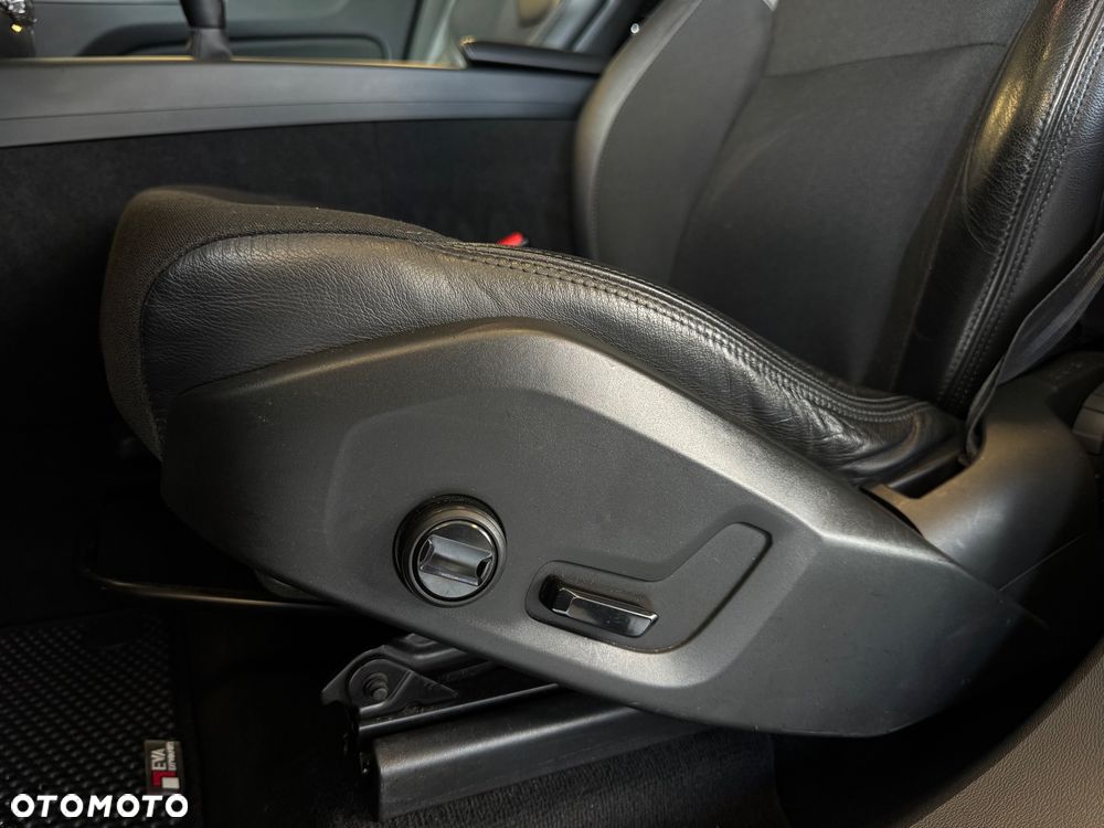 Volvo XC 60 D4 AWD RDesign - 14