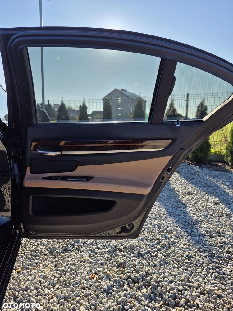 BMW Seria 7 730d xDrive - 13