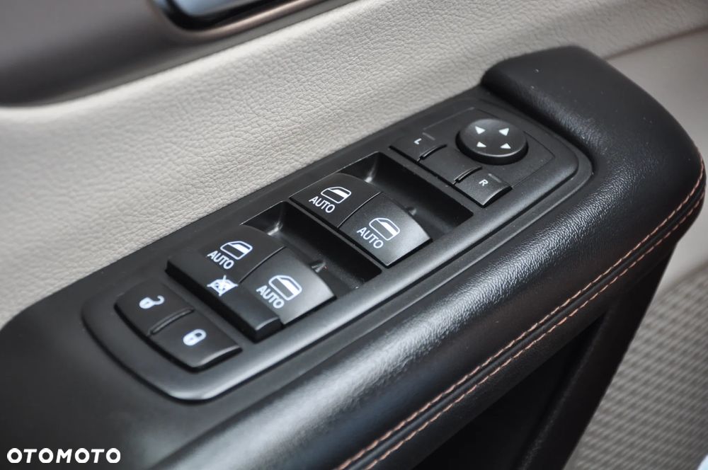 Chrysler Pacifica - 35