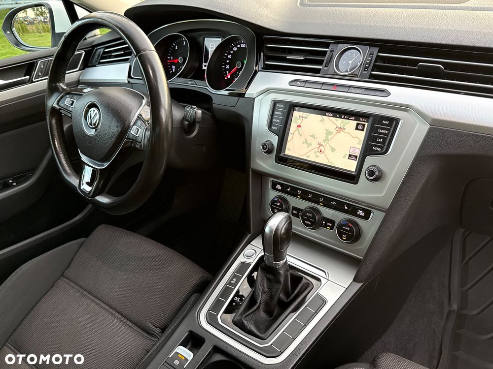 Volkswagen Passat 2.0 TDI SCR Comfortline DSG - 24