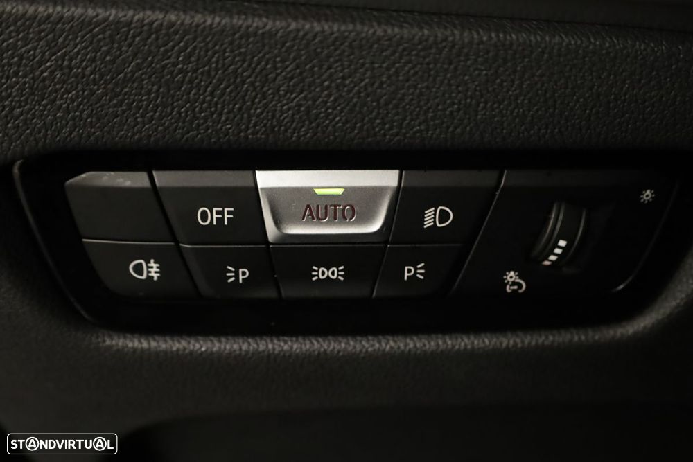 BMW 330 e Edição Desportiva M Auto - 19