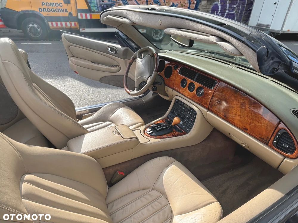 Jaguar XK8 Cabriolet - 11