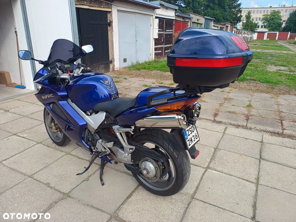 Honda VFR - 3