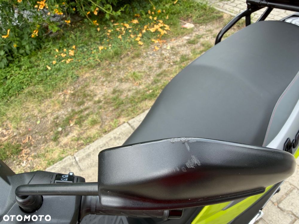 Suzuki Avenis - 19