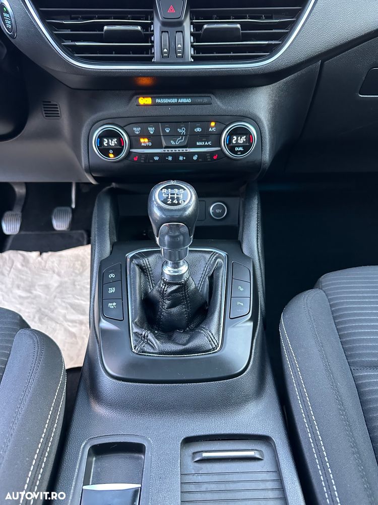 Ford Focus 2.0 EcoBlue Start-Stopp-System TITANIUM X - 24