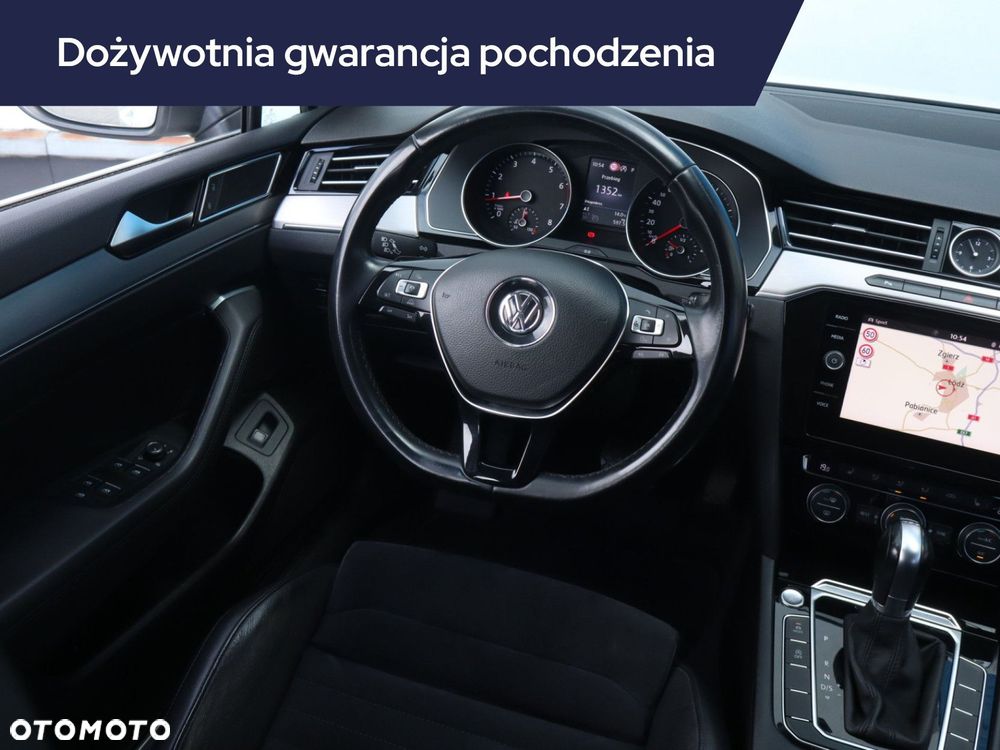 Volkswagen Passat - 9