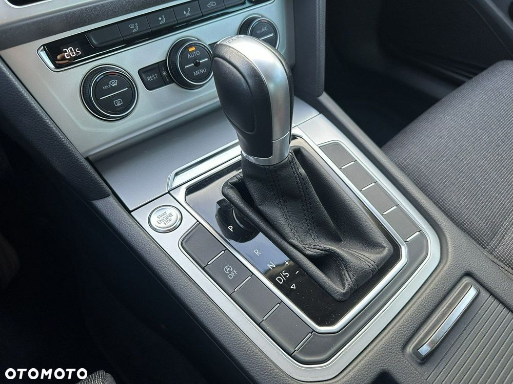 Volkswagen Passat - 30